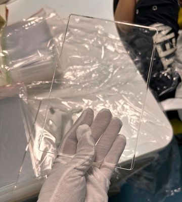 Прецизионный пользовательский логотип Толщина CNC-обработка деталей Пластиковая Cnc-обработка